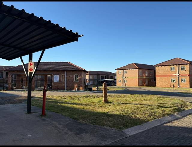 3 BEDROOM APARTMENT FOR SALE IN WATERVAL EAST